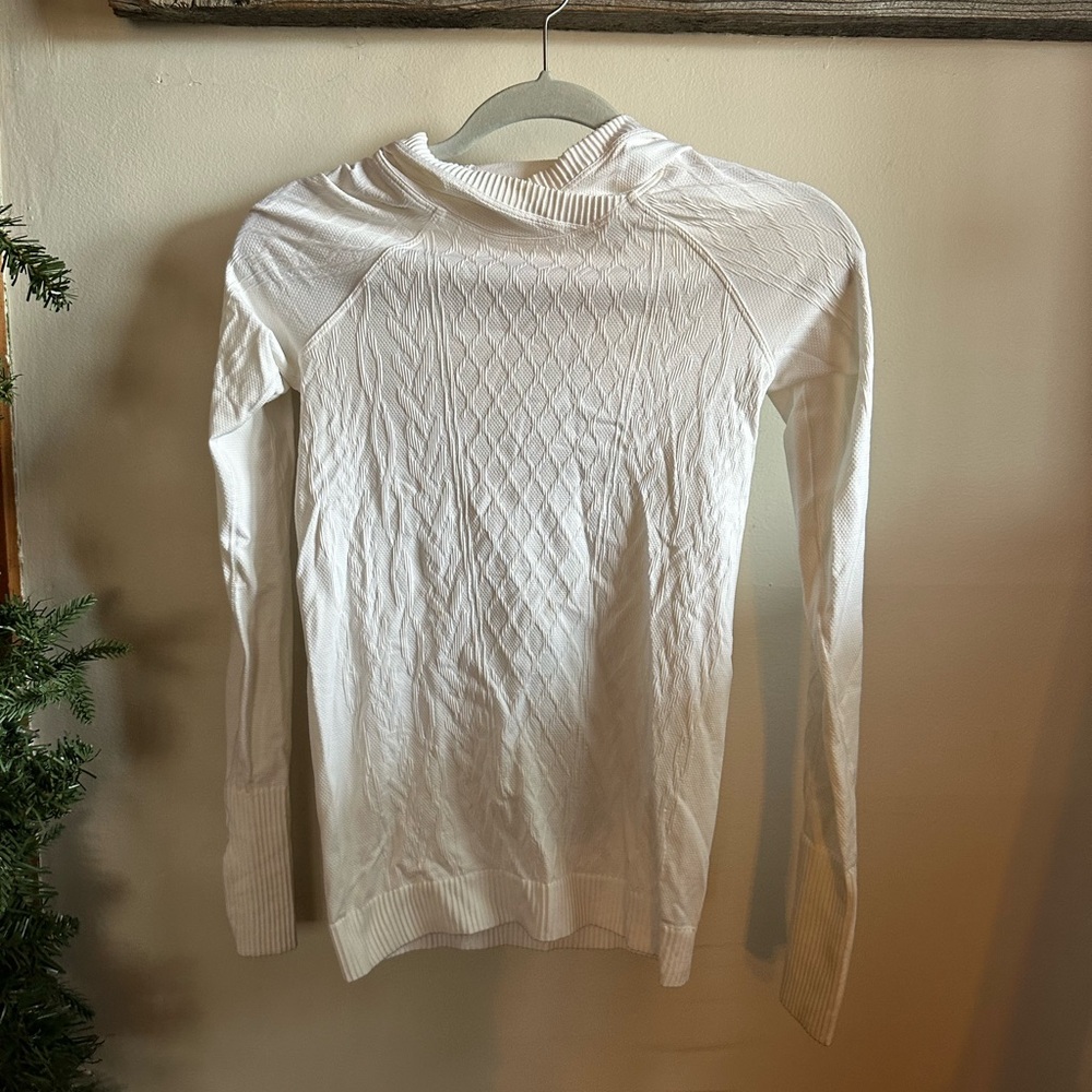 Lululemon hooded long sleeve like new condition